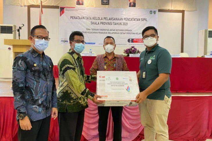 PLN serahkan bantuan sarana sosialisasi dukung program strategis nasional bidang kependudukan