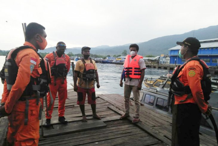 Tim SAR Ternate selamatkan lima korban kecelakaan kapal di Halmahera Selatan