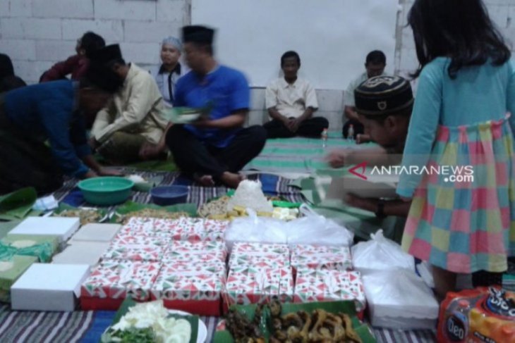 Warga Madiun gelar tradisi