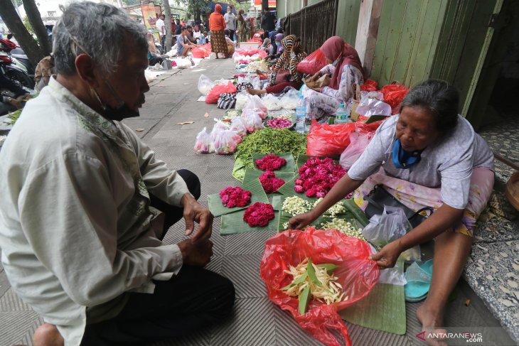 Penjual Bunga di Kediri Langgar Protokol Kesehatan
