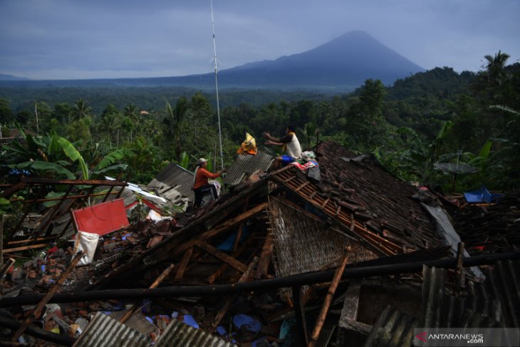 Rumah Rusak Akibat Gempa di Lumajang