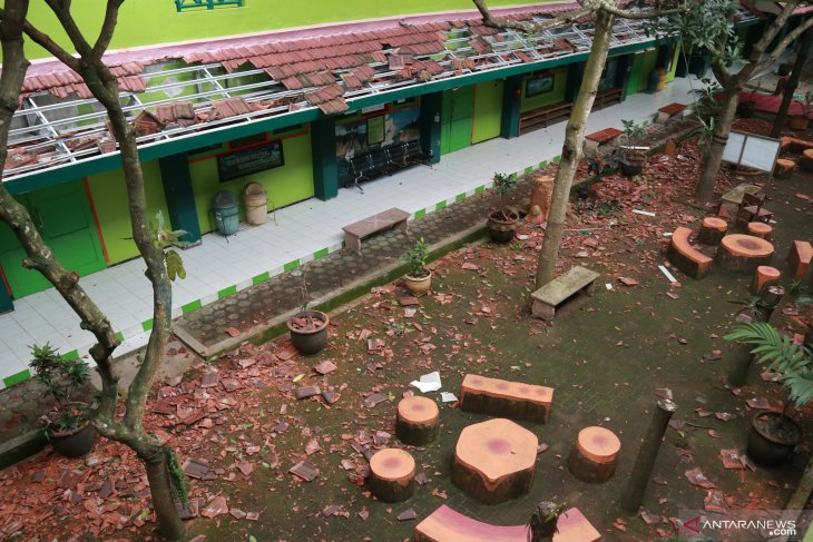 Sekolah Rusak Akibat Gempa di Malang