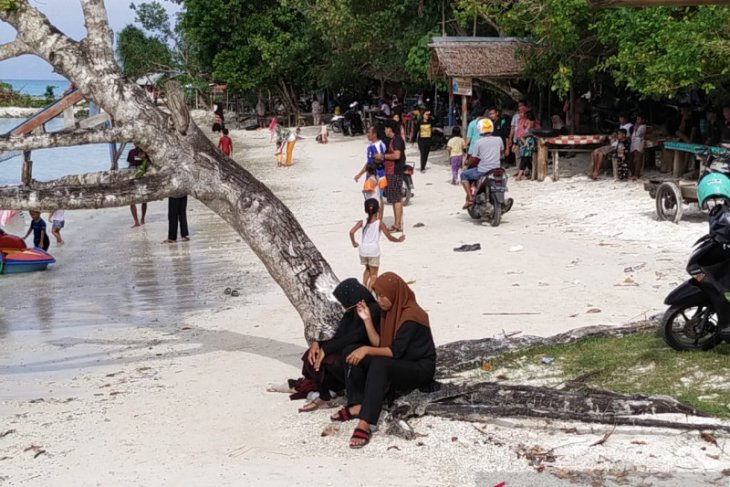 Warga padati objek wisata di Simeulue tanpa protokol kesehatan