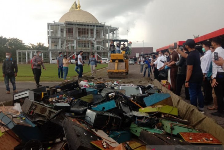 Polda Kalbar musnahkan barang bukti hasil Operasi Pekat Kapuas 2021