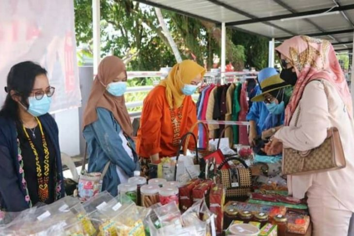 Pameran produk UKM Indonesia di Kuching padat pengunjung