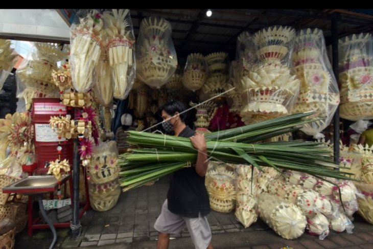 Menjelang Hari Raya Galungan