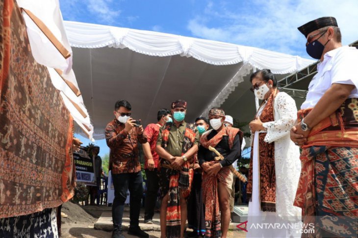 Putri Koster kenang Umbu Landu Paranggi sebagai