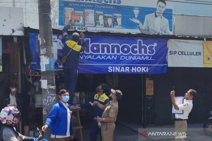 31 reklame tidak berizin di Kota Bekasi ditertibkan