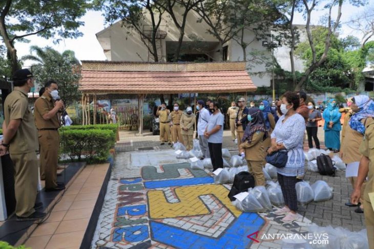 Pemkot Tangerang bagikan 104.000 ekor benih lele ke warga