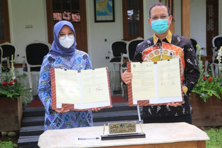 Pemkab Banyuwangi bersama BI teken MoU pengembangan batik dan beras