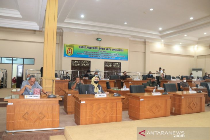 Anggota DPRD hadiri rapat paripurna pemandangan umum fraksi