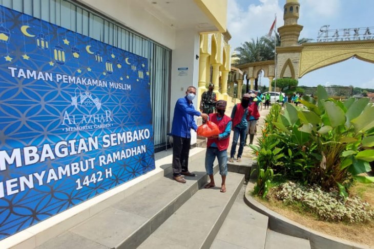 Al Azhar Memorial Garden berbagi jelang Ramadhan