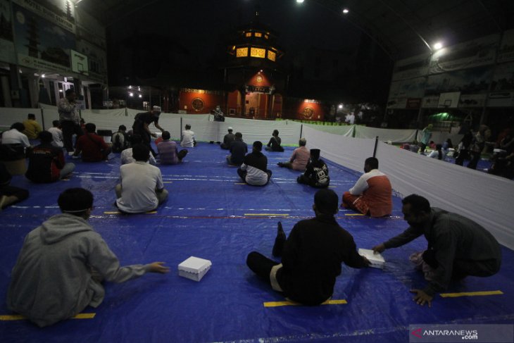 Buka Puasa di Masjid Cheng Ho Surabaya