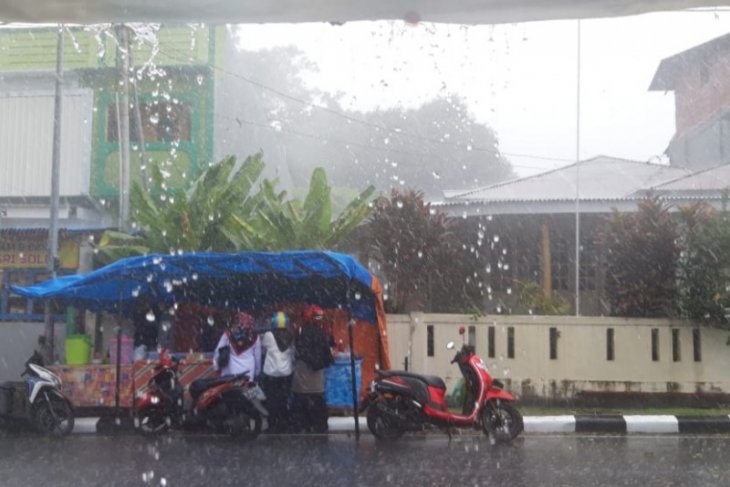 BMKG Ternate imbau warga Malut waspadai cuaca ekstrem