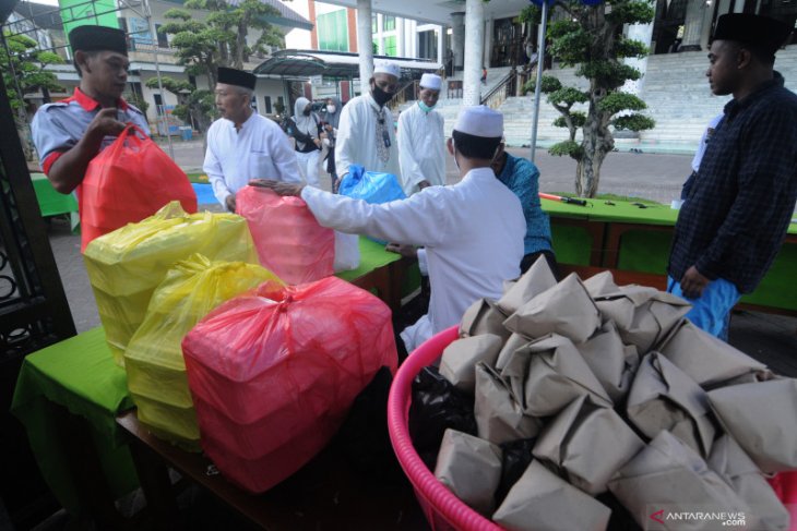 Sedekah Nasi Bungkus