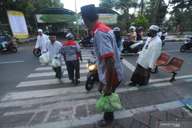 Sedekah Nasi Bungkus