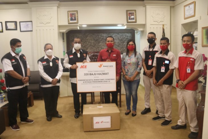 Ace Hardware Ambon donasi ratusan APD untuk tenaga kesehatan