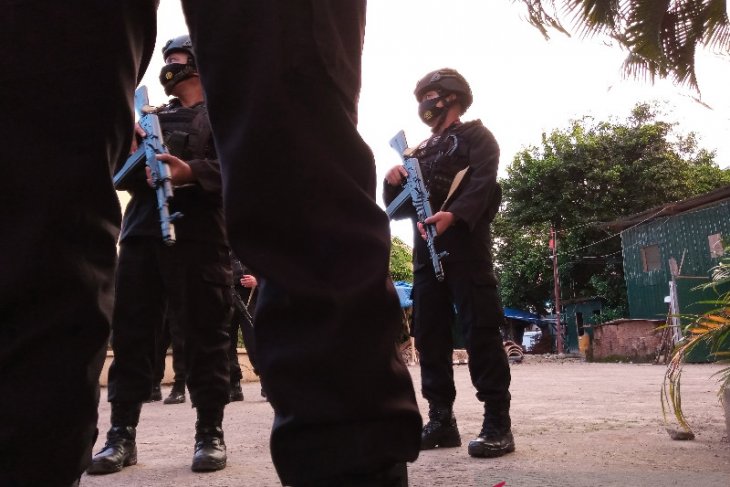 Terduga teroris ditembak hendak serang polisi dengan parang
