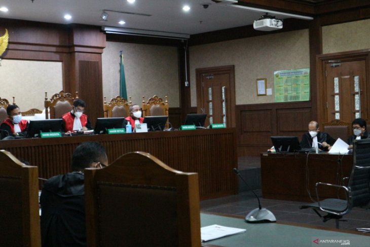 Mantan Menteri Kelautan Edhy Prabowo didakwa terima suap Rp25,75 miliar