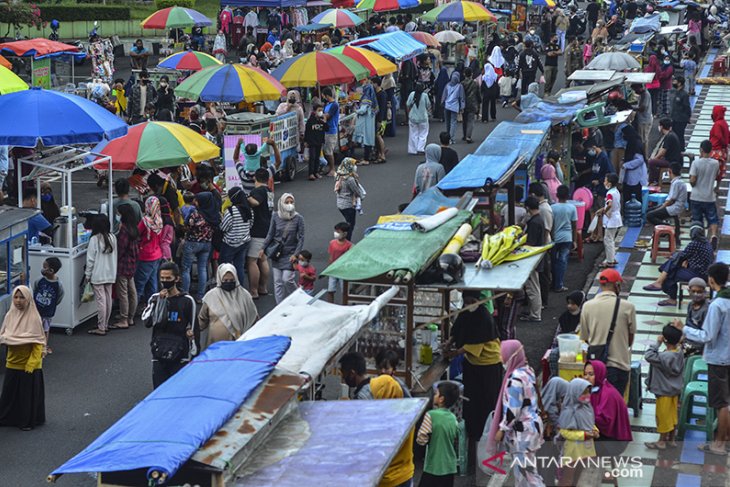 Penerapan protokol kesehatan bagi pedagang takjil 