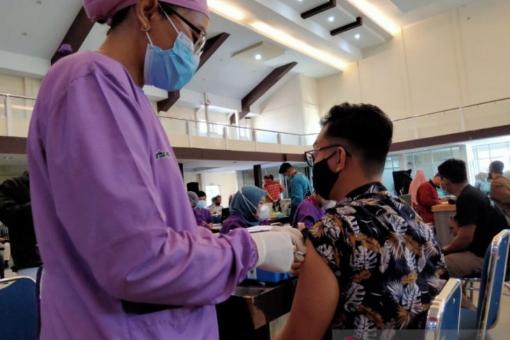 Pengurus Muhammadiyah Pontianak jalani vaksinasi COVID-19 saat berpuasa