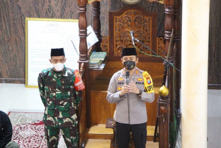 Polisi dan TNI di Kediri disebar ke masjid dalam