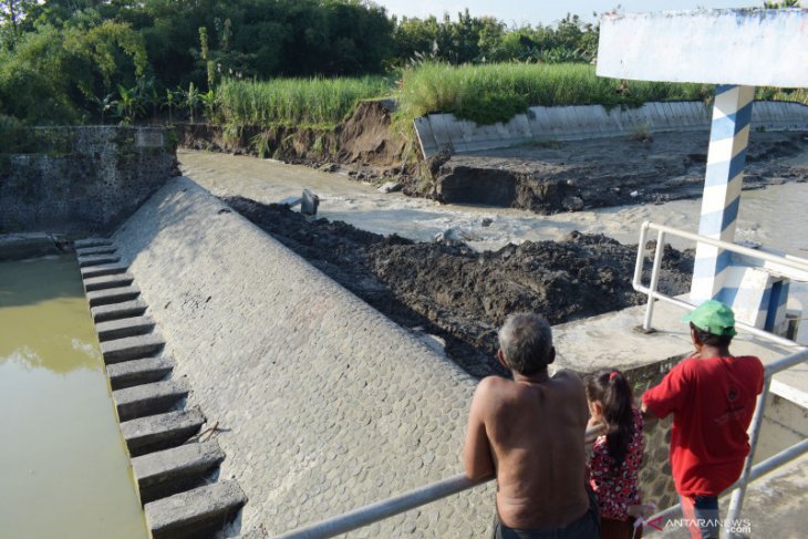 Dam Jebol Akibat Banjir di Madiun