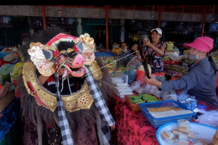 Tradisi ngelawang Hari Raya Galungan