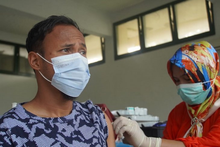 Para pemain PSMS Medan jalani vaksinasi COVID-19