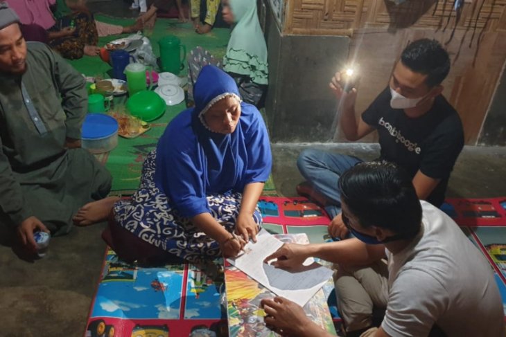Lagi panen sawit, warga tewas tersengat listrik di Pangkalan Susu Langkat