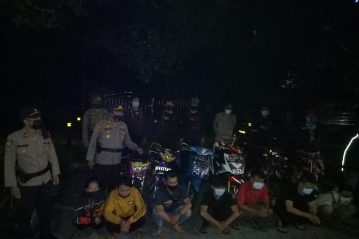 Tujuh pembalap liar dan enam motor berknalpot