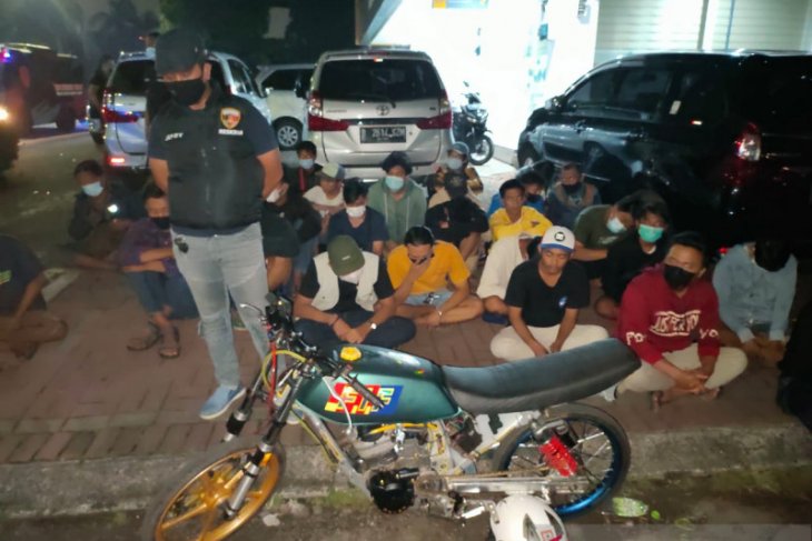 Polres Jakarta Barat ciduk 40 remaja pelaku pembalap liar di Kembangan