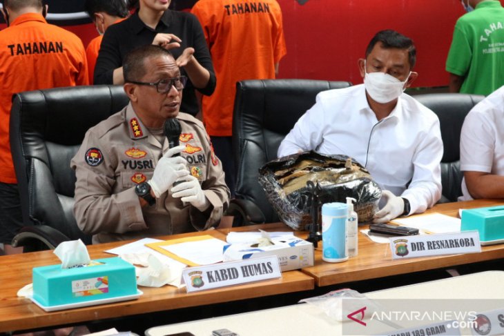 Dari penangkapan berantai pengedar narkoba, 189 gram sabu disita