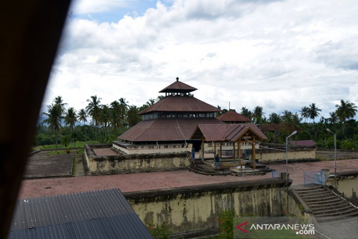 MASJID TUA INDRAPURI BEKAS CANDI KERAJAAN HINDU