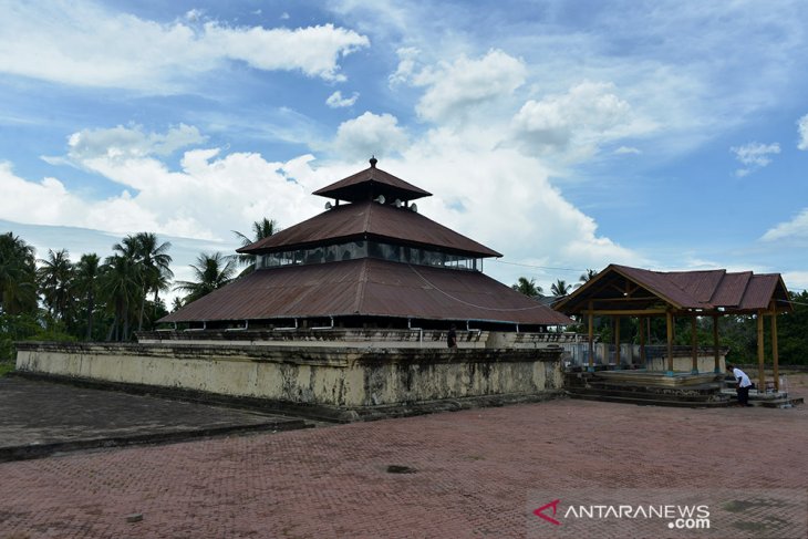 MASJID TUA INDRAPURI BEKAS CANDI KERAJAAN HINDU