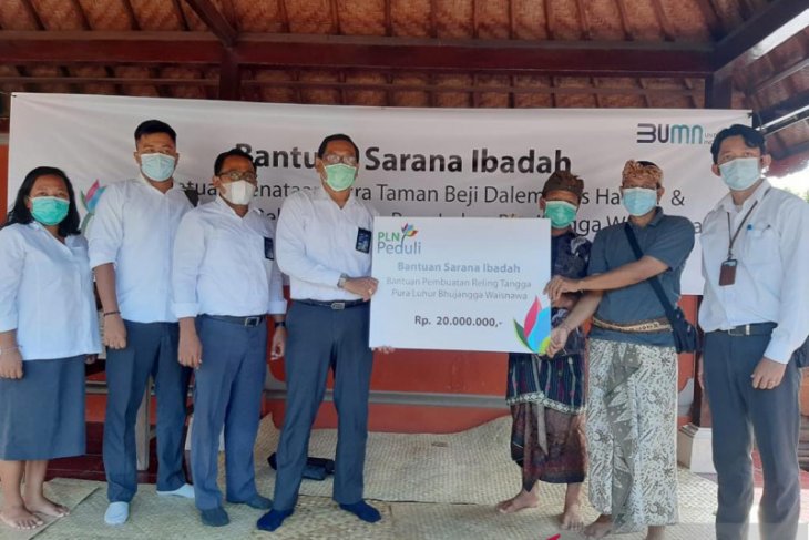 Peduli Rumah Ibadah Pln Serahkan Bantuan Csr Untuk Pura Antara News Bali