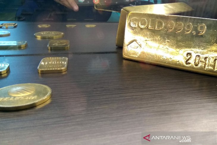 Harga emas merangkak naik
