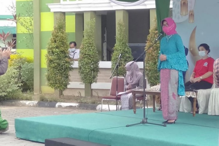 Bahasan: Kaum ibu berperan berikan edukasi prokes bagi keluarga