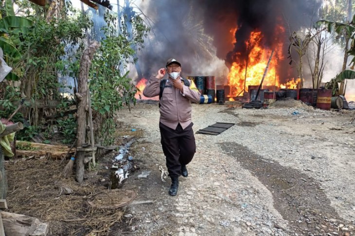 Penyulingan minyak milik Supriono di Padang Tualang Langkat terbakar