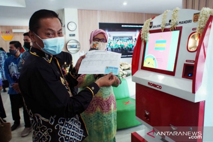 Banjarbaru residents now print ID using ADM at Public Service Mall