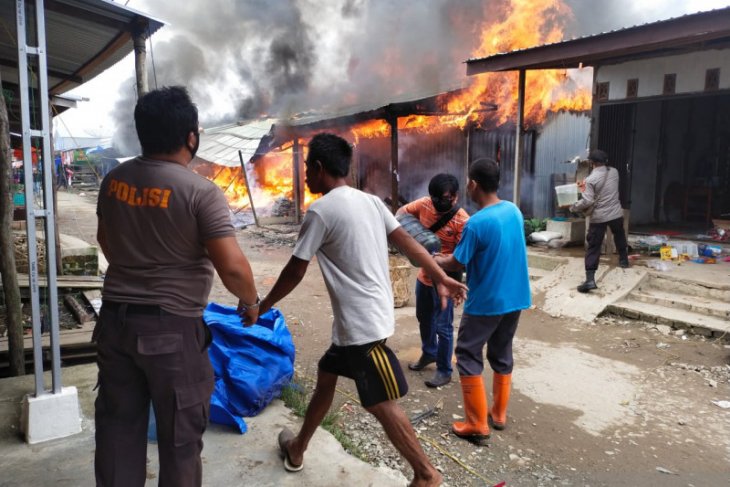 Delapan kios di Teluk Nilau Jambi hangus terbakar
