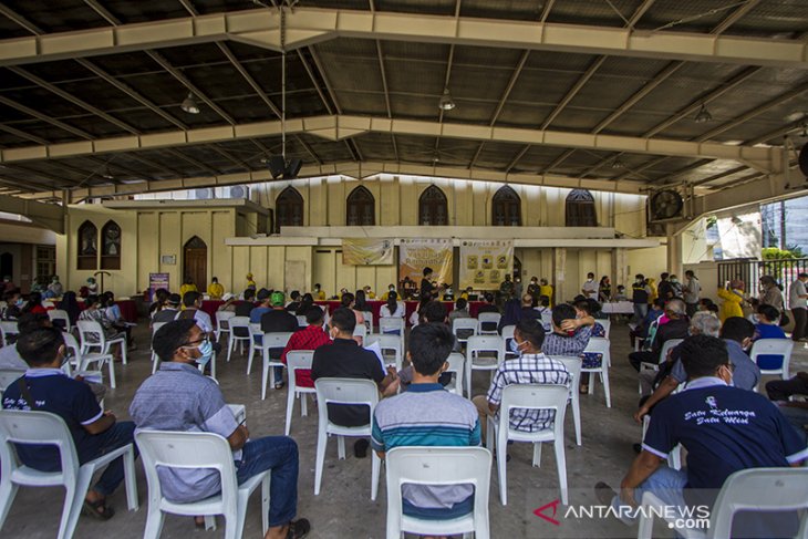 Vaksinasi COVID-19 Di Gereja