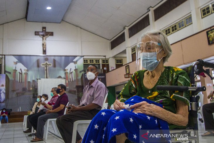 Vaksinasi COVID-19 Di Gereja