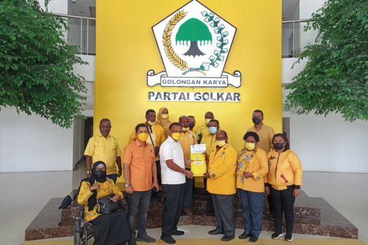 Lambert Jitmau resmi pimpin Golkar Papua Barat