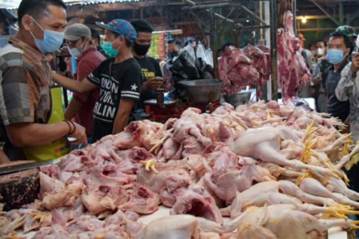 Harga sejumlah kebutuhan pokok di Karawang naik
