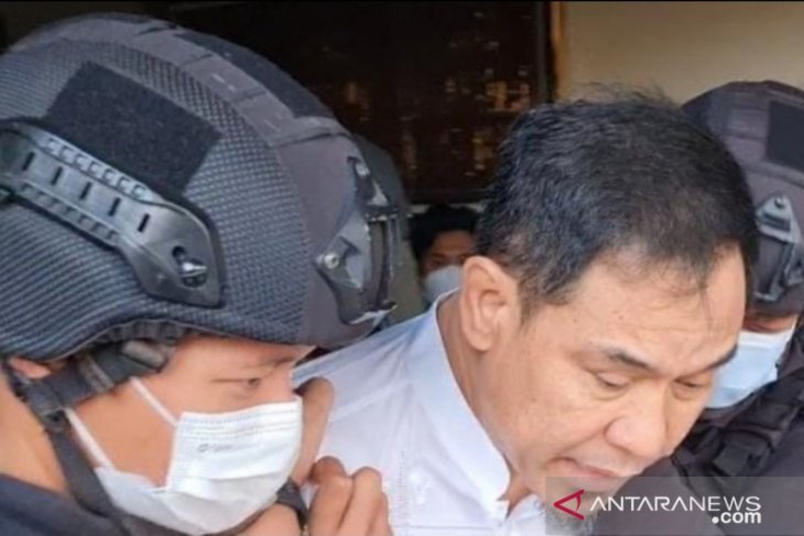 Densus 88 geledah bekas markas FPI Petamburan pasca penangkapan Munarman