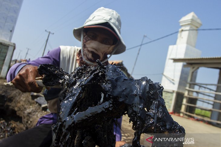Tumpahan minyak mentah kembali cemari laut Karawang 