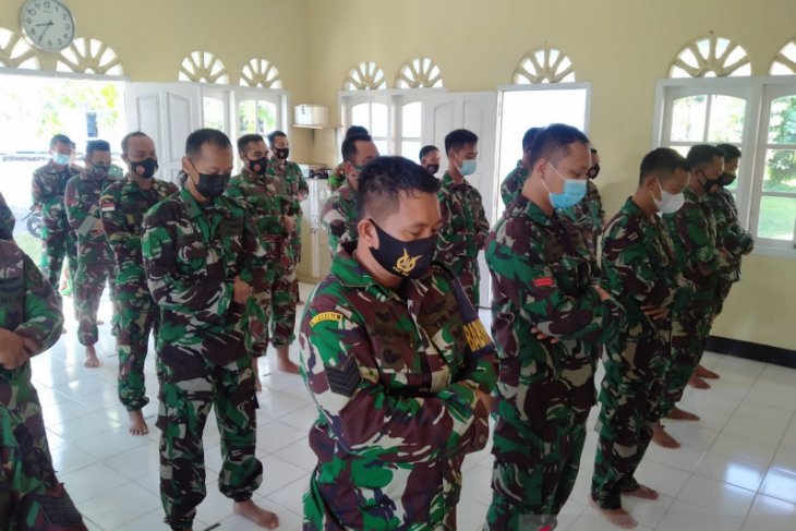 Lanud ASH Belitung gelar shalat ghaib dan doa Bersama untuk prajurit KRI Nanggala-402