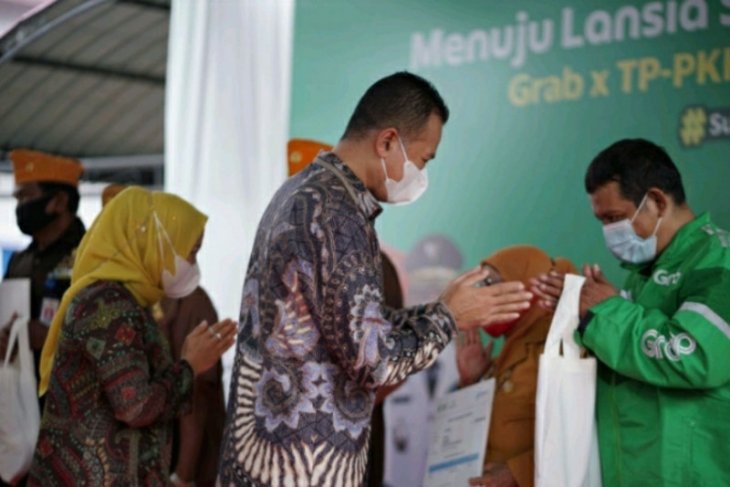 Grab dan TP-PPK Sumut gelar vaksinasi bagi lansia