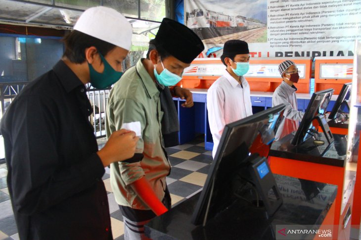 Penjualan Tiket Kereta Jelang Larangan Mudik